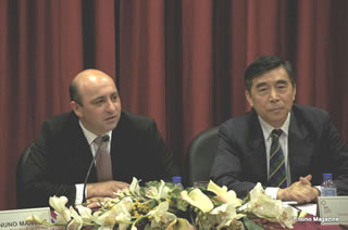 Conferência Pontes Europa-China_Nuno Mangas e Choi Wai Hao.jpg