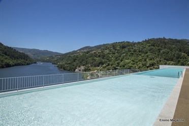 PortoSchoolHotelIPPvistaRioDouro.jpg