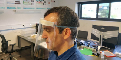 Fernando_Veloso_investigador_do_2Ai_com_prototipo_da_viseira.jpg